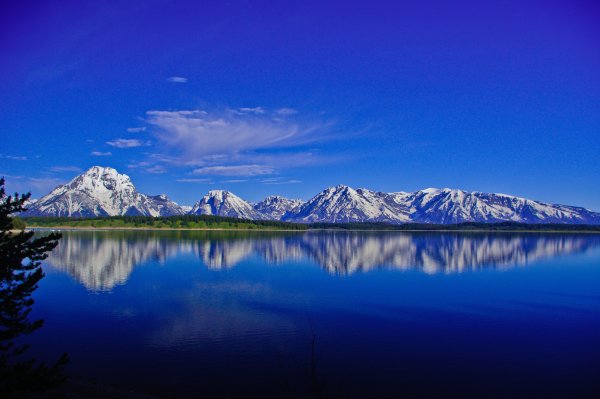 Озеро горы небо