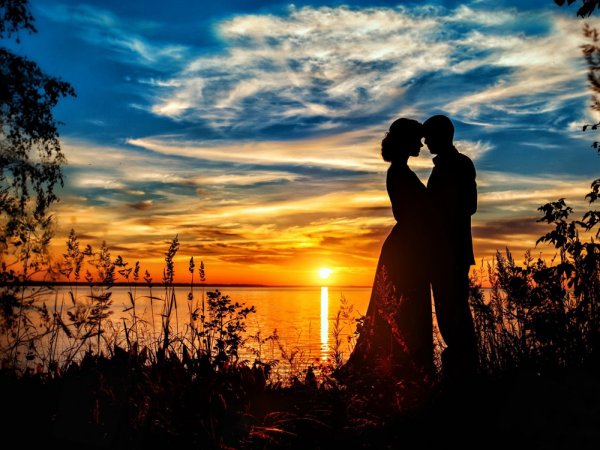 Пара на закате