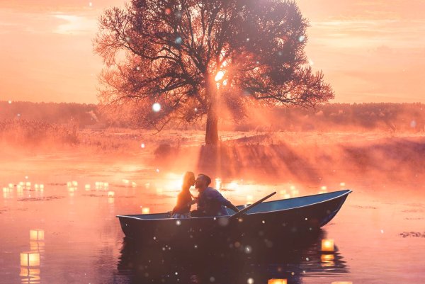 Двое влюбленных в лодке