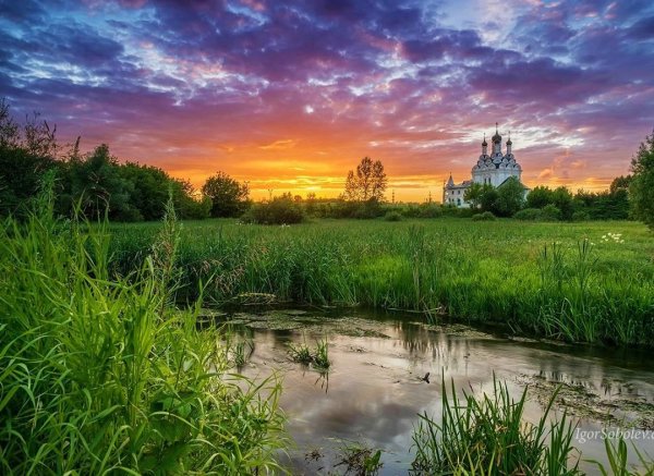 Подмосковные пейзажи с Церковью