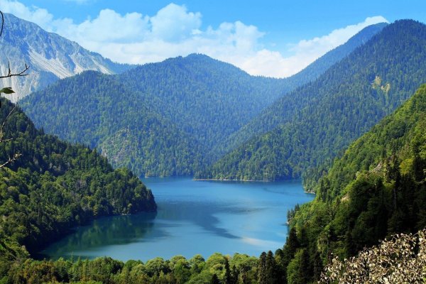 Грузия озеро Рица