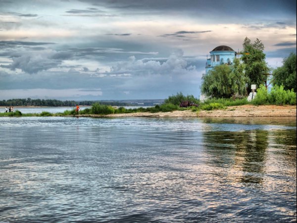 Рассвет на центральной набережной Волгограда