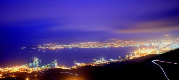 Вид на ночной Новороссийск