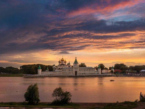 Ипатьевский монастырь Кострома закат