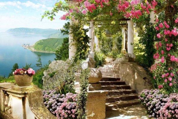 Фреска итальянский дворик с цветами и морем