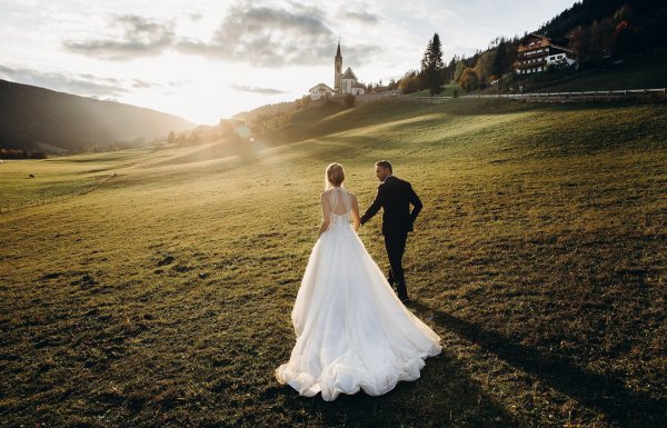 Свадьба на фоне гор