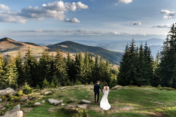 Свадьба на фоне моря