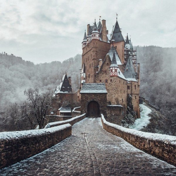 Замок Эльц Германия зимой