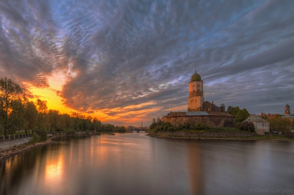Выборгский замок на закате