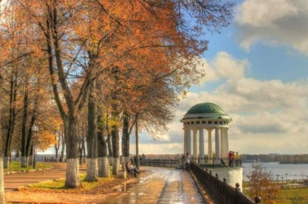 Ярославль Волжская набережная осень