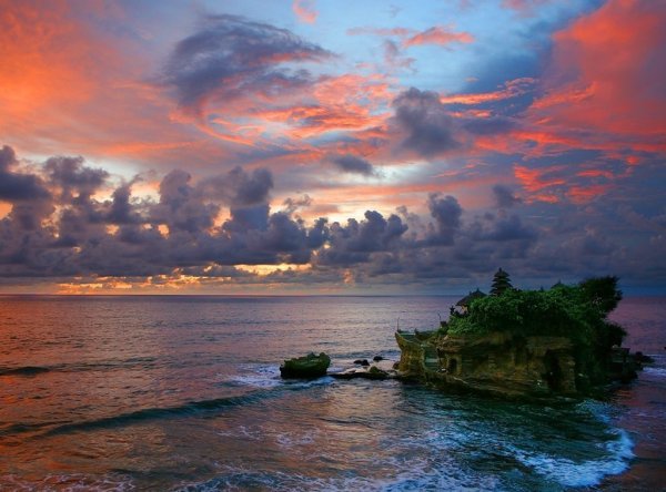 Храм в океане Танах лот!