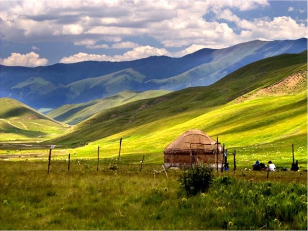Казахстан пастбище Жайляу горы
