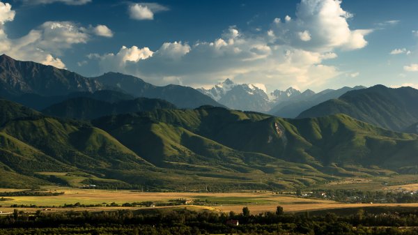 Предгорье Алатау Киргизия