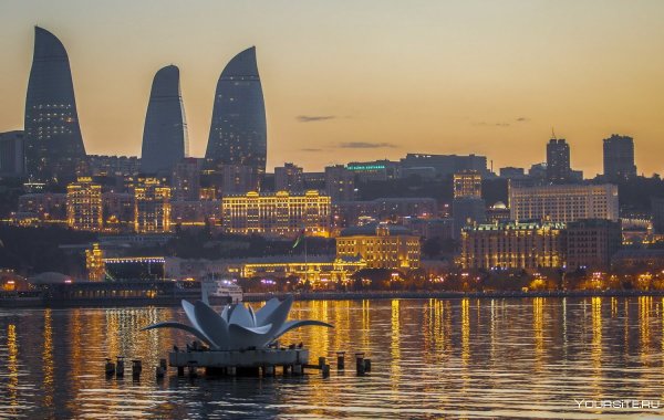 Ночной фонтаны Баку