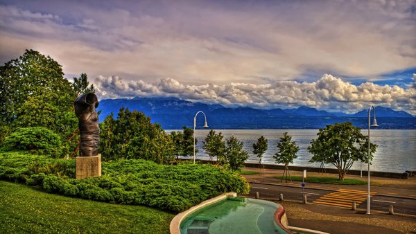 Набережная Сочи с видом на горы