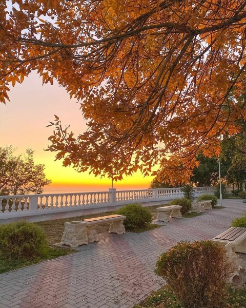 Набережная Геленджика осенью