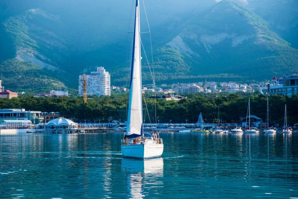 Парусная яхта Геленджик