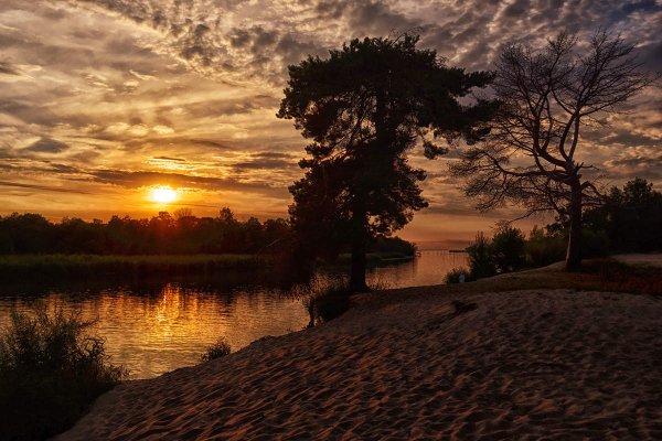 Закат на реке