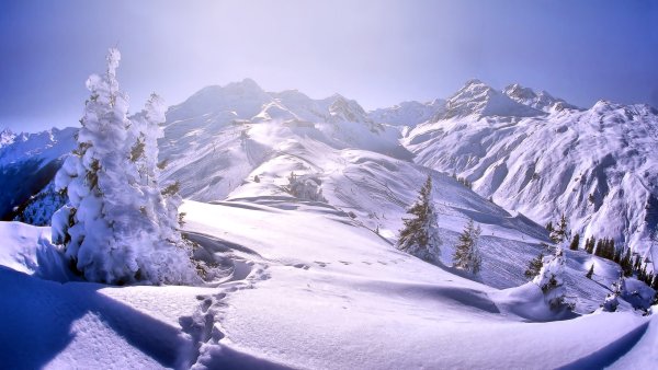 Снежные горы Домбай