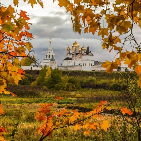 Монастырь Можайск осень