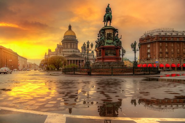 Исаакиевский площадь в Санкт-Петербурге