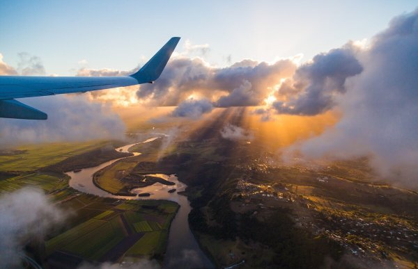 Вид с самолета на облака