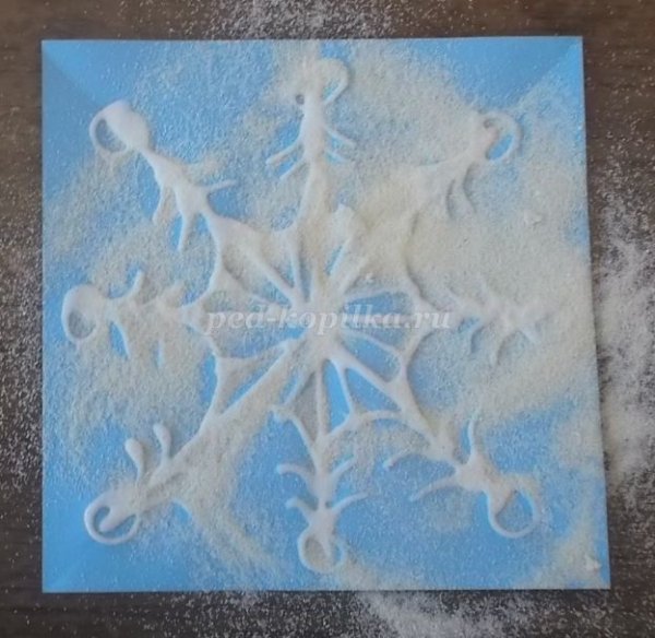 Рисование солью Снежинка