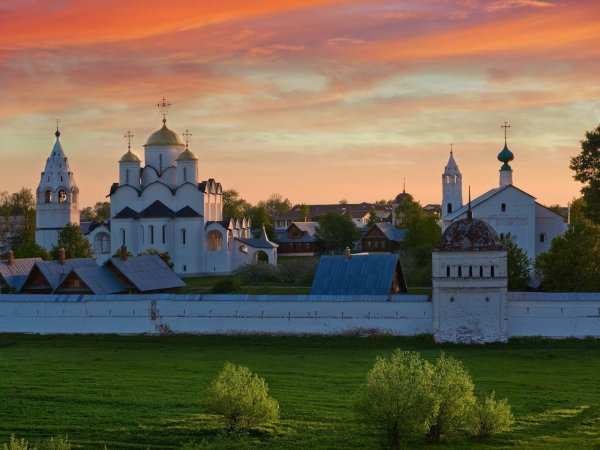 Осенний православный храм в Архангельской области