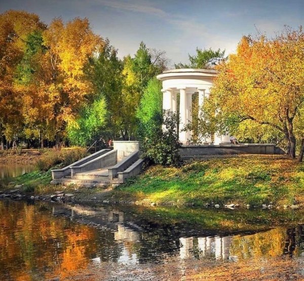 Ротонда в Харитоновском парке