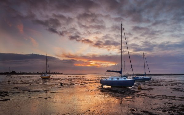 Яхта в море