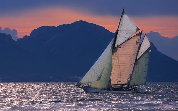 Море горы яхта