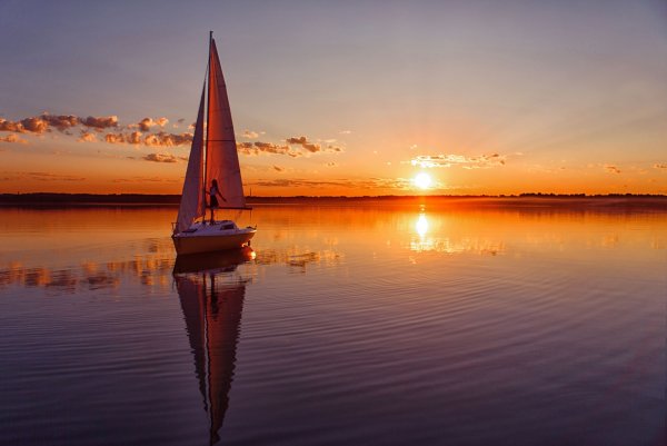 Парусник на закате