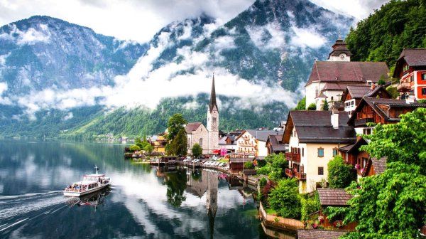 Деревня в Альпах Швейцария