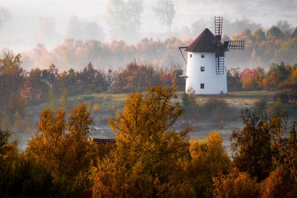 Осенний пейзаж с мельницей