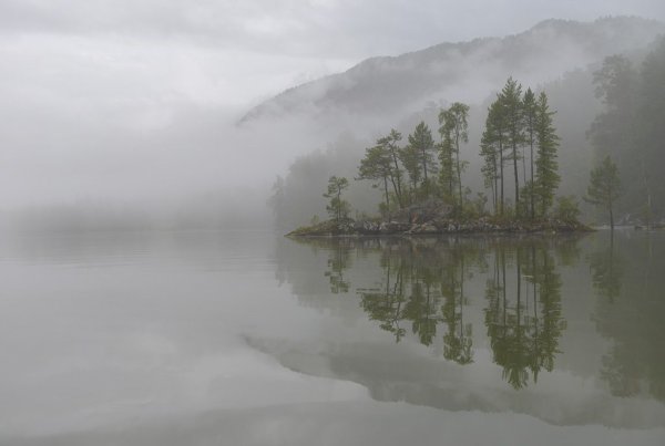Туман на Телецком озере