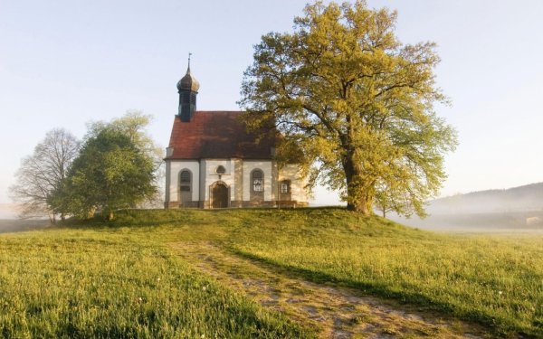 Церковь на лугу Бавария