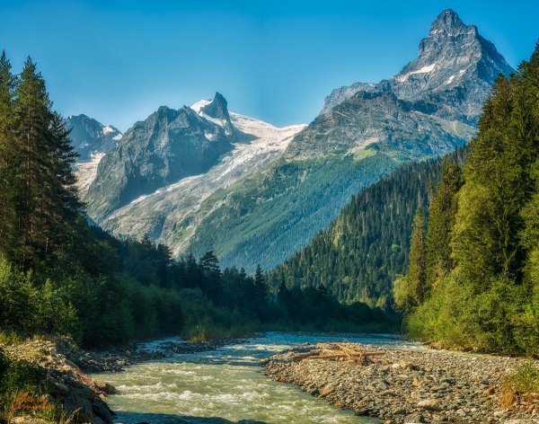 Гора белалакая Домбай