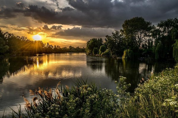 Вечерз на берегк у реки