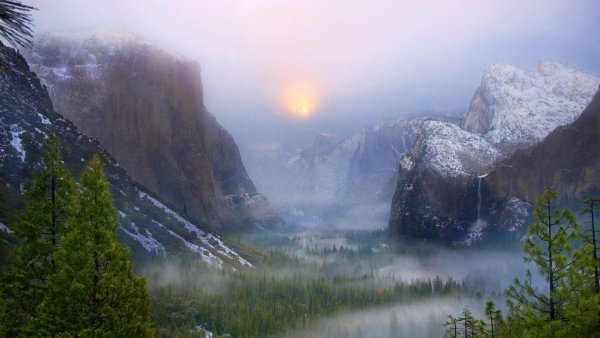 Национальный парк Йосемити в тумане