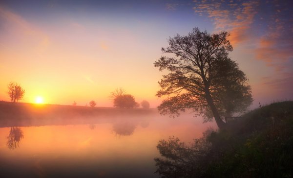 Утреннее небо над рекой