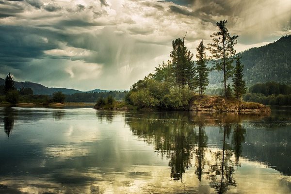 Пейзаж с водным объектом