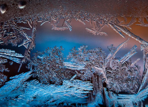 Лед на стекле