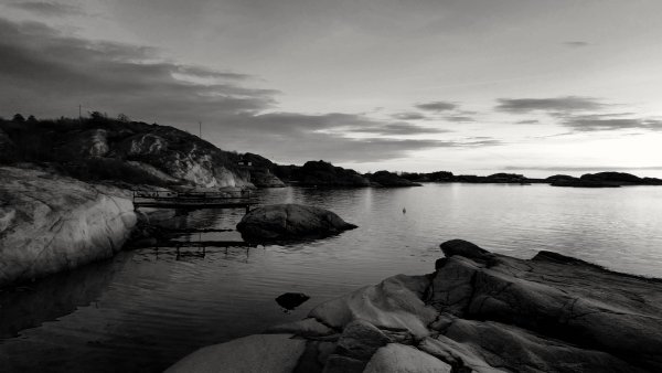 Море черно белое