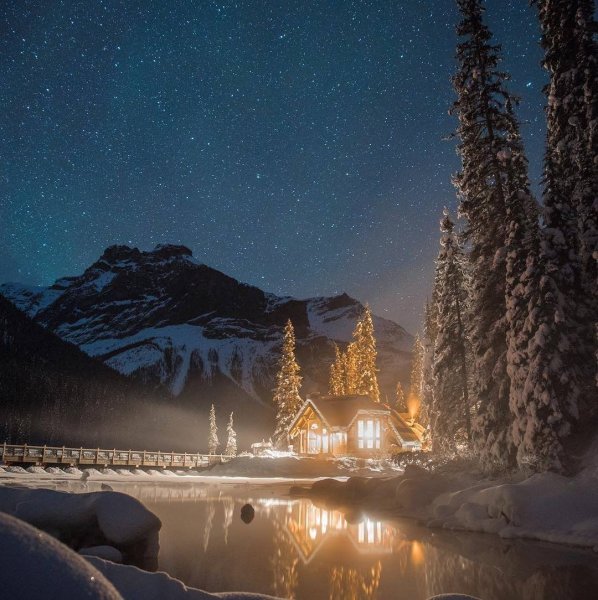 Зимний ночной пейзаж