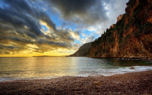 Спокойное море и скалы