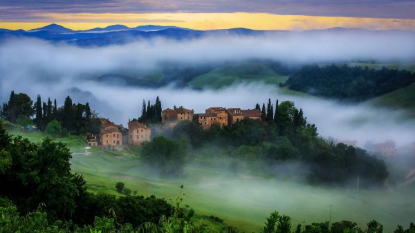 Тоскана Италия туман