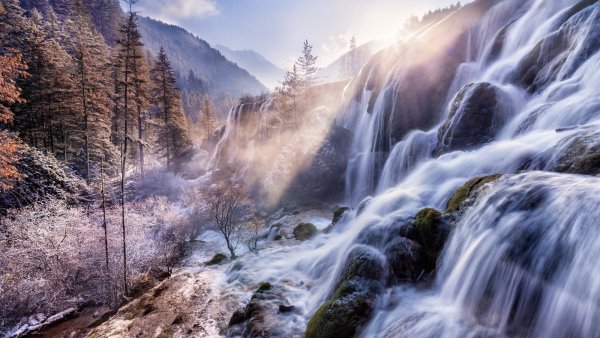 Водопад с гор