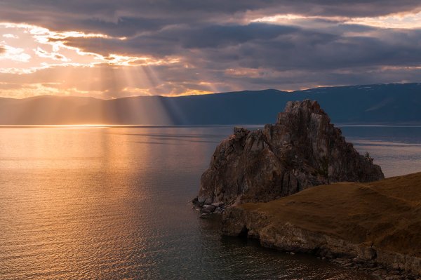 Озеро Байкал Шаманка