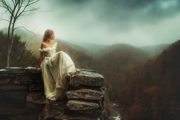 Красивые девушки на фоне природы