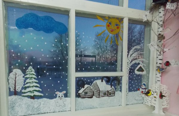 Зимний декор на окна в детском саду